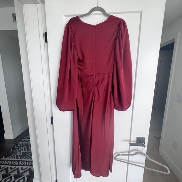 Shona Joy Twist Front Long Sleeve Cocktail Dress - Picture 3 of 10
